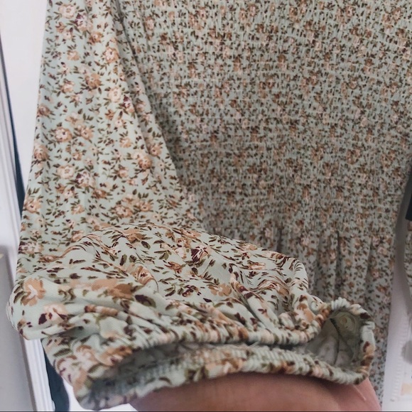 ARDENE
Ditsy Floral Peasant Midi Dress - Picture 4 of 6